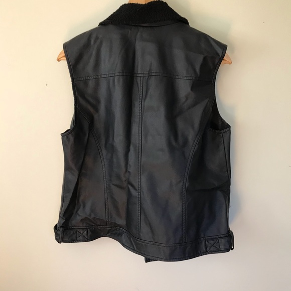 NWT Wild Pearl Black Faux Shearling Moto Vest - Picture 4 of 5